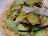 Spaghetti à la crème de courgette, au parmesan et aux noisettes