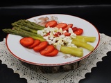 Salade d’asperges vertes, fraises et féta