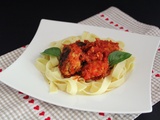 Tagliatelles aux boulettes de poulet et fruits secs