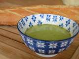 Potage au pesto et petits pois