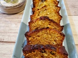 Cake salé au yaourt de chèvre, miel et noisettes