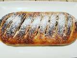 Strudel aux pommes, raisins et rhum