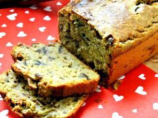 Cake aubergines grillées, pesto et noix