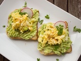 Tartines d’avocat au tofu et à la mangue