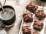 Bouchées au manioc, glaçage chocolat & amandes