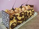 Dernière de la saison : bûche praliné insrt citron, décor arabesques en relief