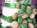 Gateau de mariage et sa cascade de macarons