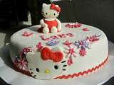 Gateau Hello Kitty { pâte à sucre } Fleurs et papillons