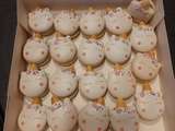 Gateau licorne , rose et or et ses macarons licornes