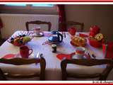 Table speciale petit dejeuner en rouge et blanche