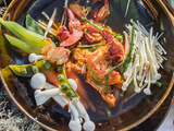 Homard consommé de champignons et légumes