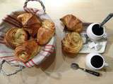 Viennoiseries (croissants, petits pains au chocolat, pains aux raisins, chaussons aux pommes)