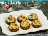 Toasts de pain d’épices au roquefort et aux fruits secs