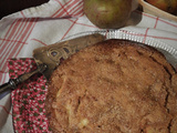 Gâteau au yaourt avec beaucoup de pommes sous une croûte croustillante