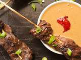 Brochettes de boeuf avec une sauce aux arachides