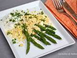 Asperges vertes aux oeufs mimosa, sauce légère au fromage blanc, moutarde et fines herbes