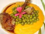 Pigeon roti sur purée de carottes et petits Pois