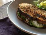 Croque-monsieur aux courgettes et pesto de petits pois, feta et menthe