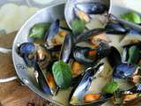 Curry de moules au lait de coco, gingembre, poivre voatsan perifery et herbes aromatiques