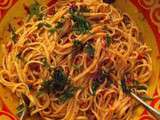 Tagliatelles aux tomates séchées, olives, anchois et pesto