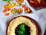 Houmous à l’oignon caramélisé, chips de légumes à la coriandre au four