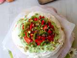 Pavlova fraise, rhubarbe et pistache