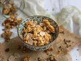 Granola aux mulberries, fève tonka et pétales de sarrasin