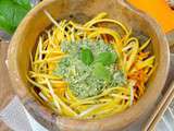 Spaghetti crues de courgettes jaunes au pesto