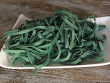 Tagliatelles à la spiruline à la crème de saumon ig bas à la Pasta maker