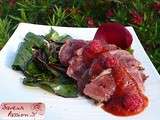 Magret de canard, salade de fanes de betterave, salsa framboise-poivron