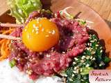 Yukhoe bibimbap (tartare de boeuf coréen en bol de riz)