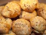 Petits choux au fromage crémeux et au cumin pour l’apéro ou en entrée