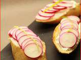 Tartines au fromage frais et radis roses