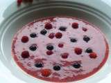 Soupe de banane pêche et fruits rouges