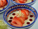 Panna cota à la fleur de sureau et carpaccio de fraises