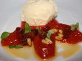 Tomates confites, glace vanille et coulis poivron-framboise