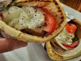 Pita aux boulettes d'agneau, sauce yaourt (Grèce)