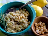 Salade de pois chiches, oignons verts, sauce yaourt Vegan