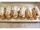 Eclairs aux fraises avec de la chantilly mascarpone