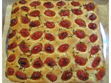 Focaccia des Pouilles aux tomates cerises et à l'origan