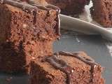 Brownies aux noix sauce chocolat...terriblement bon