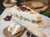 Brie farci au mascarpone, noix et fruits secs