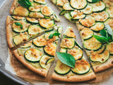 Pizza courgette, ricotta et pignons