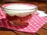 Verrines de Compote Fraise Rhubarbe, Moelleux aux Amandes et Chantilly