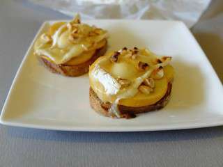 Tartine ou bruschetta Normande au Neufchâtel, pommes et miel