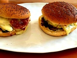 Burger végétarien aux röstis, morbier et oignons caramélisés. Recette au four