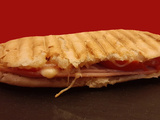 Panini jambon blanc, tomate et gruyère. Une recette de petit sandwich maison