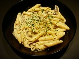 Penne, champignons à la crème et roquefort. Plat de pâte facile