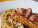 Brioche perdue, fraises poêlées à la confiture de lait