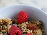 Muesli aux amandes, chocolat et framboises